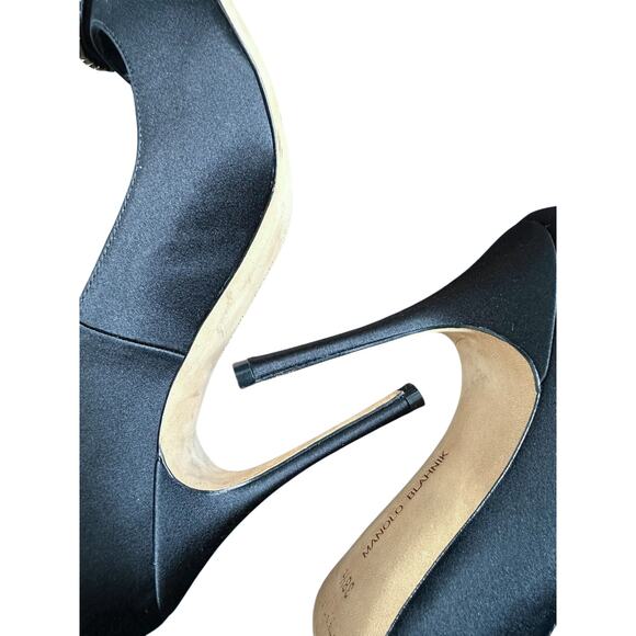 Manolo Blahnik Crystal Jeweled Broach Black High Heel Pumps 38.5 - Picture 6 of 9